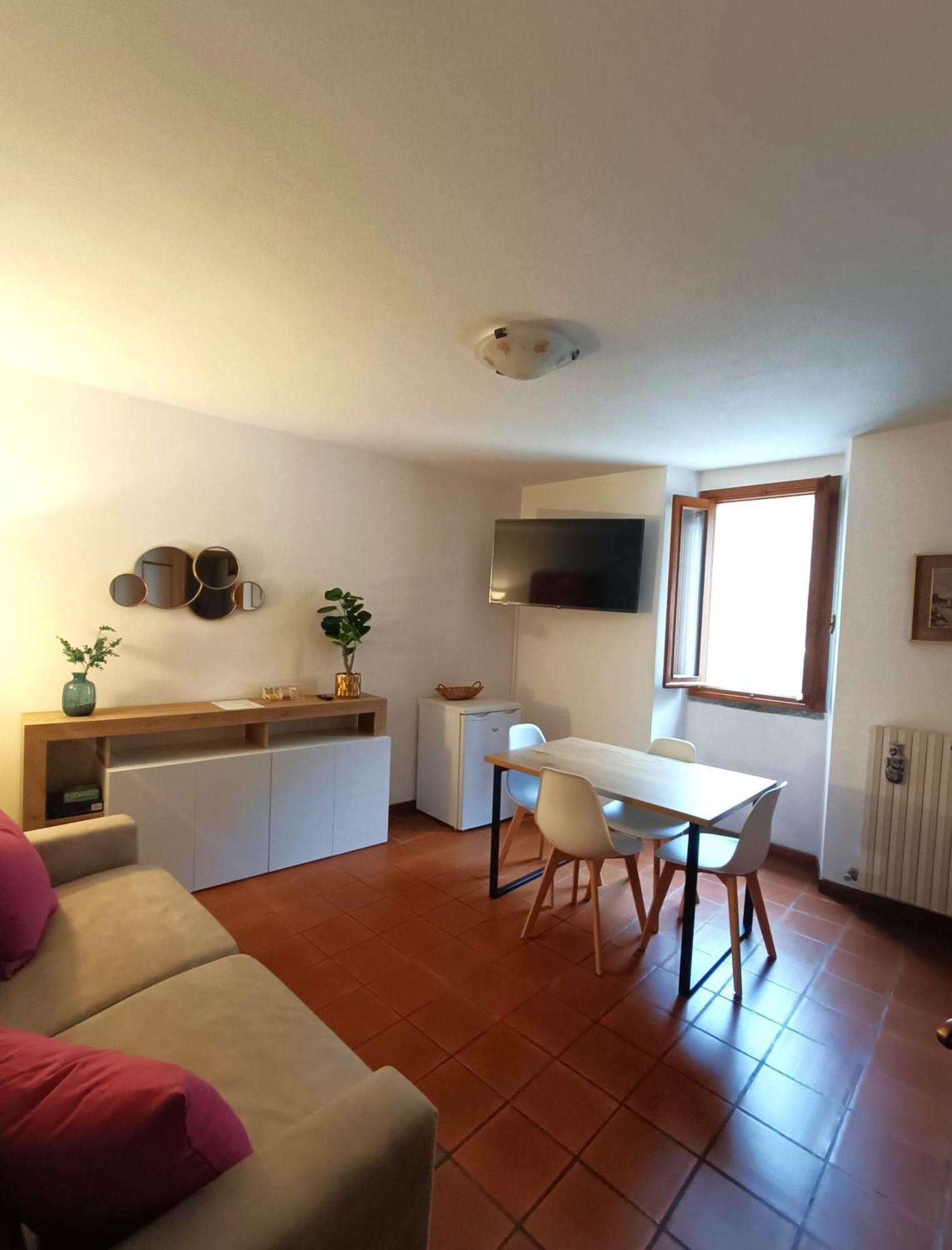 Riva Bianca Castle Holiday Home Lierna Exterior photo