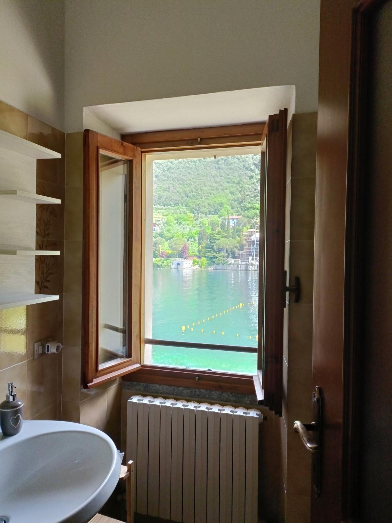 Riva Bianca Castle Holiday Home Lierna Exterior photo